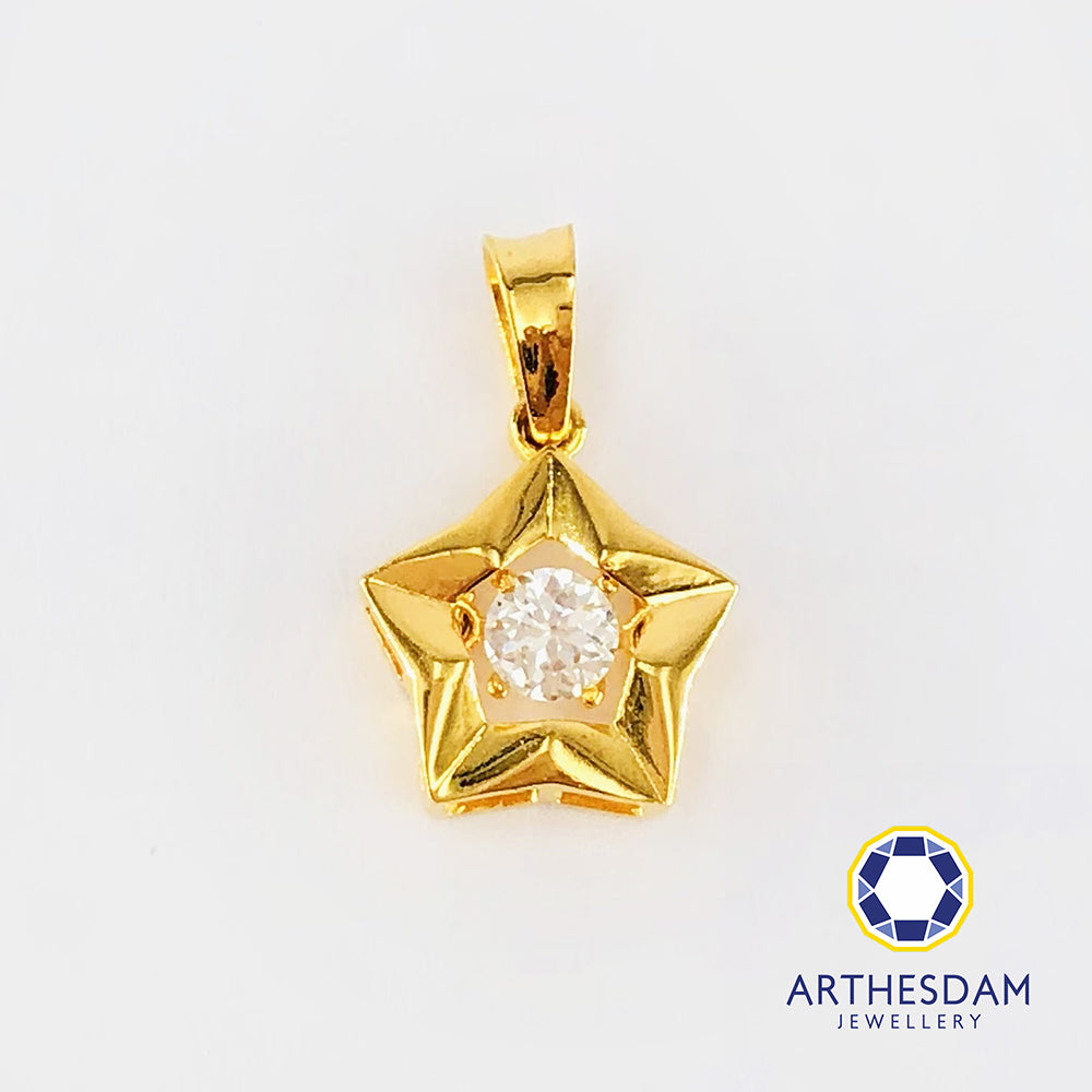 Gold deals star pendant