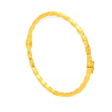 Load image into Gallery viewer, Arthesdam Jewellery 916 Gold Twisted Wave Bangle
